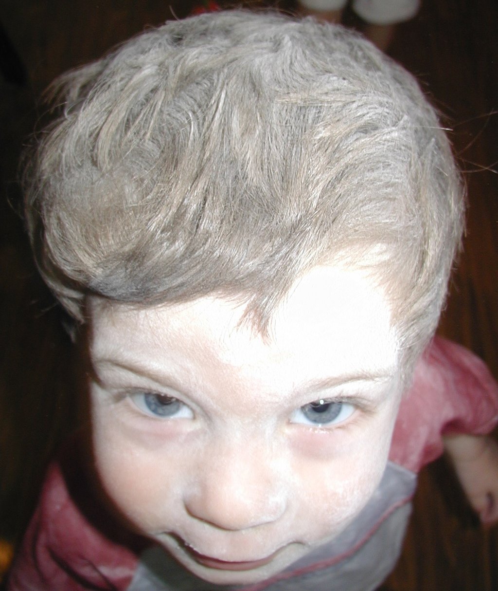 2003-03-11 09-32-10-Dax-baby-powder.JPG